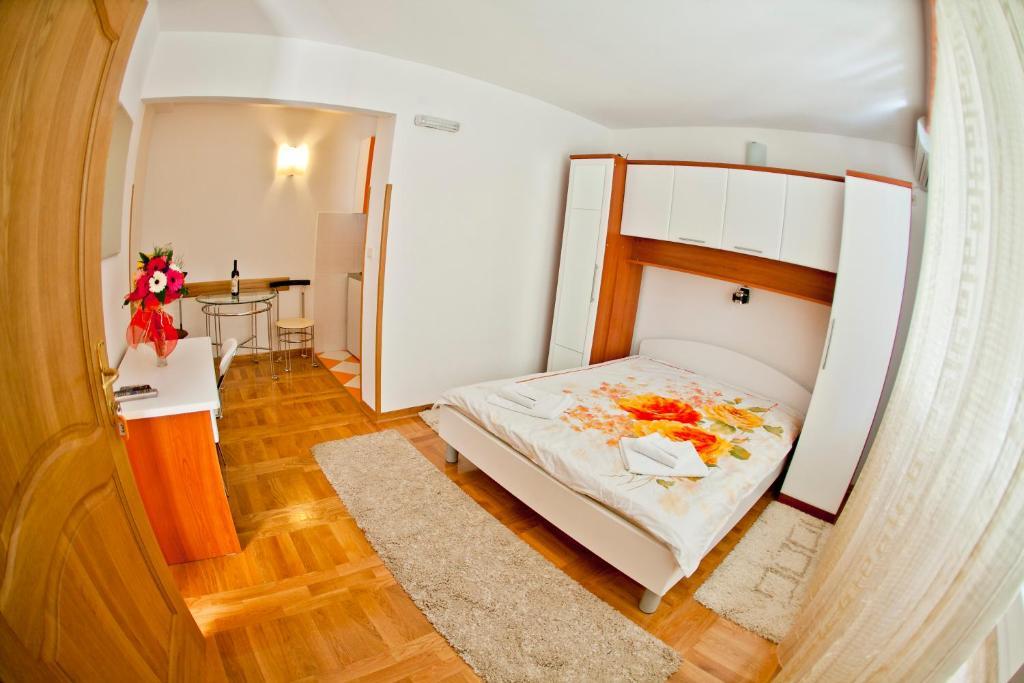 Apartments Stefan Bečići Стая снимка