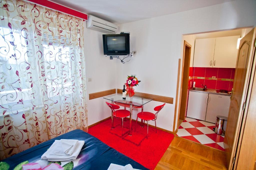 Apartments Stefan Bečići Стая снимка